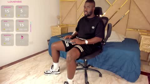 Snapshot of latrellx7 chatting on October 28, 12:36 am LEANDRO online show from October 28, 12:36 am