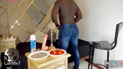 Snapshot of latrellx7 chatting on November 5, 3:06 am LEANDRO online show from November 5, 3:06 am