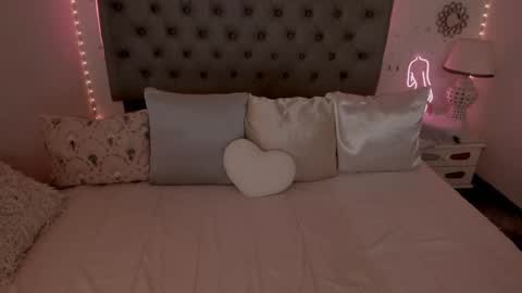 Snapshot of lau_123x chatting on November 21, 7:40 am Laura online show from November 21, 7:40 am