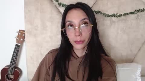 Laura online show from May 15, 3:46 am