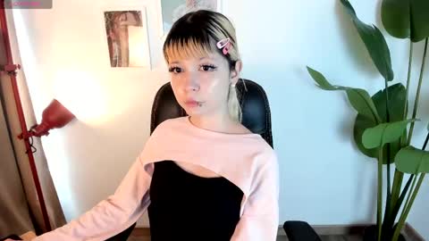 laukyubey1 online show from April 28, 7:52 pm