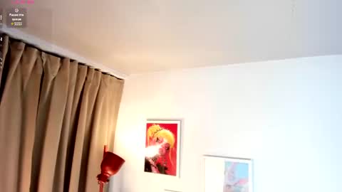 Snapshot of laukyubey1 chatting on July 10, 1:43 am laukyubey1 online show from July 10, 1:43 am