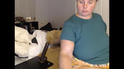 Snapshot of laulauma chatting on September 22, 1:40 am LauLauMa online show from September 22, 1:40 am