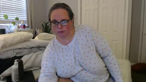 LauLauMa online show from November 11, 8:20 pm