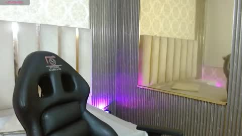 laulin_tay online show from February 8, 3:54 am