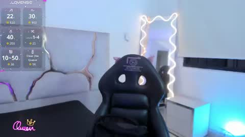 laulin_tay online show from July 9, 3:43 am