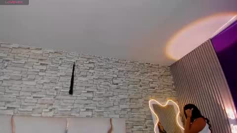 laulin_tay online show from August 1, 4:12 am