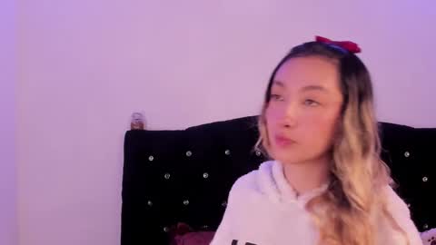 Snapshot of laumiller chatting on November 12, 1:50 am Lau Miller online show from November 12, 1:50 am