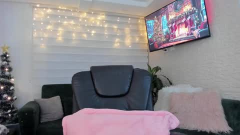 Snapshot of laura__cruz chatting on December 6, 3:41 am laura cruz online show from December 6, 3:41 am