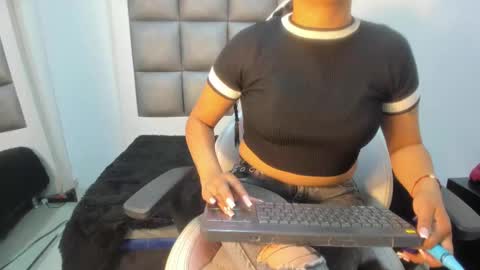 laura__js_ online show from September 19, 1:56 pm