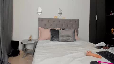   online show from November 1, 2:19 pm