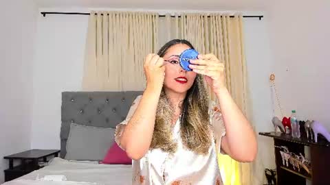 Snapshot of laura__martiinez chatting on June 26, 2:49 am online show from June 26, 2:49 am