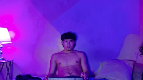 Snapshot of laura_and_kevin chatting on September 15, 2:06 pm laura_and_kevin online show from September 15, 2:06 pm