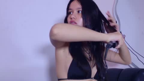 Snapshot of laura_and_kevin chatting on October 16, 1:34 pm laura_and_kevin online show from October 16, 1:34 pm