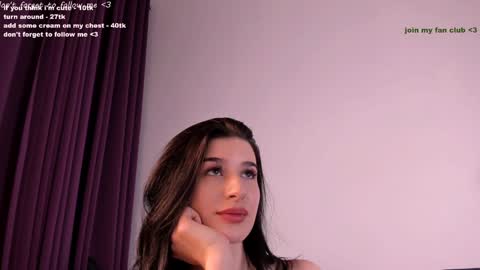 Snapshot of laura_coy chatting on December 4, 2:53 am Laura online show from December 4, 2:53 am
