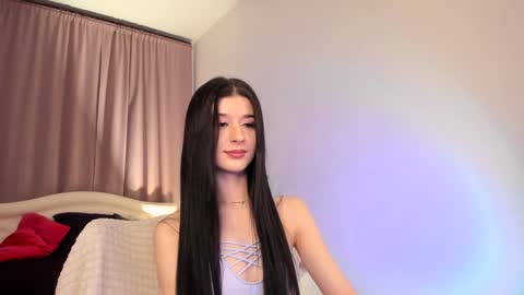 Snapshot of laura_coy chatting on January 23, 8:35 pm Laura online show from January 23, 8:35 pm