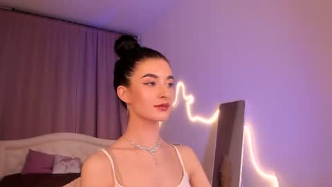 Snapshot of laura_coy chatting on July 7, 8:13 pm Laura online show from July 7, 8:13 pm