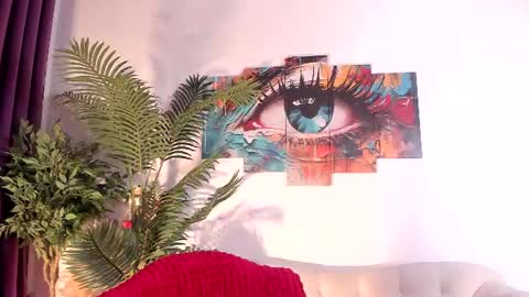 Snapshot of laura_coy chatting on July 12, 9:17 pm Laura online show from July 12, 9:17 pm