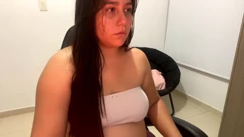 Snapshot of laura_d23 chatting on October 27, 11:20 pm laura online show from October 27, 11:20 pm