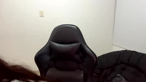 Snapshot of laura_d23 chatting on November 19, 11:49 pm laura online show from November 19, 11:49 pm