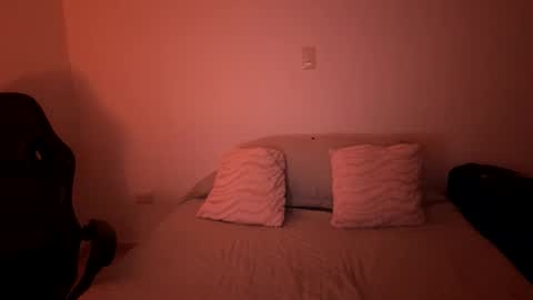 laura online show from February 9, 11:09 pm