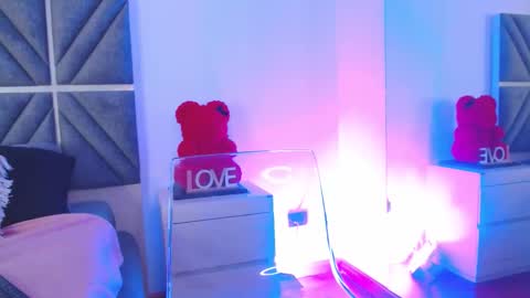 laura_dicardy online show from November 5, 7:58 pm