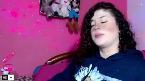 Snapshot of laura_fountain_ chatting on April 8, 11:21 am weedcam Curly Laura OF online show from April 8, 11:21 am