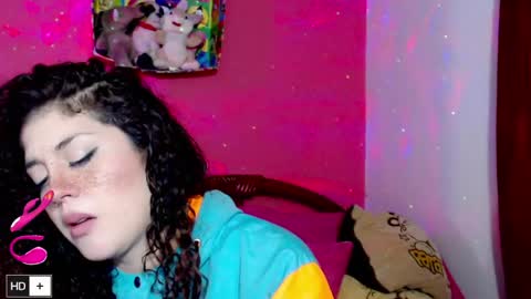 Snapshot of laura_fountain_ chatting on April 10, 10:25 pm weedcam Curly Laura OF online show from April 10, 10:25 pm