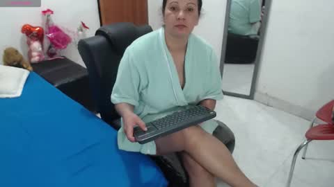 Snapshot of laura_foxx2379 chatting on October 14, 12:00 am laura_foxx2379 online show from October 14, 12:00 am