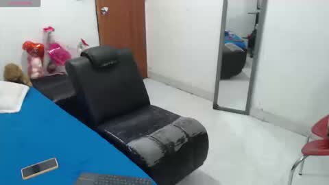 Snapshot of laura_foxx2379 chatting on October 15, 2:22 am laura_foxx2379 online show from October 15, 2:22 am