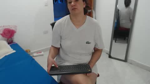 Snapshot of laura_foxx2379 chatting on November 28, 6:32 pm laura_foxx2379 online show from November 28, 6:32 pm