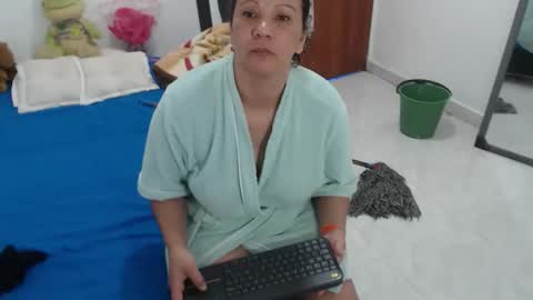 Snapshot of laura_foxx2379 chatting on December 2, 6:14 pm laura_foxx2379 online show from December 2, 6:14 pm