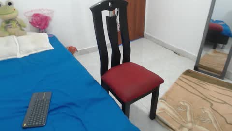 Snapshot of laura_foxx2379 chatting on December 3, 5:00 pm laura_foxx2379 online show from December 3, 5:00 pm