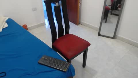 Snapshot of laura_foxx2379 chatting on December 13, 8:14 pm laura_foxx2379 online show from December 13, 8:14 pm