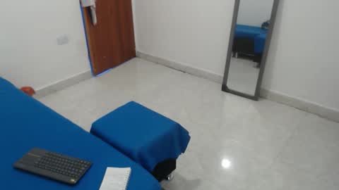 Snapshot of laura_foxx2379 chatting on January 8, 9:50 pm laura_foxx2379 online show from January 8, 9:50 pm