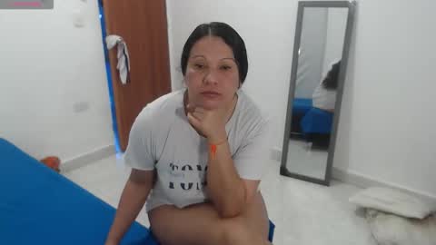 Snapshot of laura_foxx2379 chatting on January 11, 2:11 pm laura_foxx2379 online show from January 11, 2:11 pm