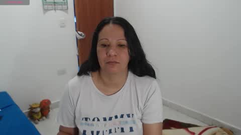 Snapshot of laura_foxx2379 chatting on February 4, 3:40 pm laura_foxx2379 online show from February 4, 3:40 pm
