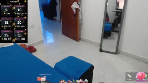 Snapshot of laura_foxx2379 chatting on February 11, 3:39 pm laura_foxx2379 online show from February 11, 3:39 pm