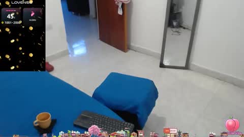 Snapshot of laura_foxx2379 chatting on February 17, 4:13 pm laura_foxx2379 online show from February 17, 4:13 pm