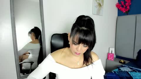 laura hotties online show from March 15, 1:06 pm