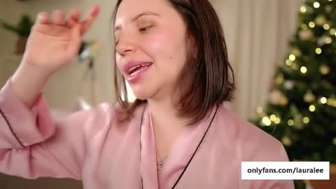 Snapshot of laura_lee chatting on December 16, 2:04 am Laura Lee. online show from December 16, 2:04 am