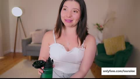 Snapshot of laura_lee chatting on March 10, 2:17 am Laura Lee. online show from March 10, 2:17 am