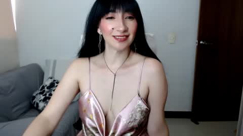 Snapshot of laura_pervert_ chatting on June 20, 9:17 pm Laura online show from June 20, 9:17 pm