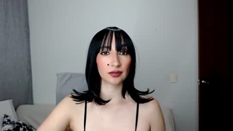 Snapshot of laura_pervert_ chatting on July 5, 1:01 am Laura online show from July 5, 1:01 am