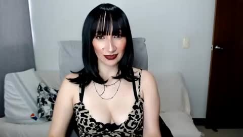 Snapshot of laura_pervert_ chatting on July 23, 10:29 pm Laura online show from July 23, 10:29 pm