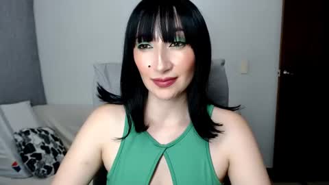 Snapshot of laura_pervert_ chatting on July 27, 11:45 pm Laura online show from July 27, 11:45 pm