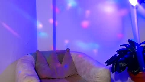 Snapshot of laura_pink01 chatting on February 5, 12:20 am laura_pink01 online show from February 5, 12:20 am