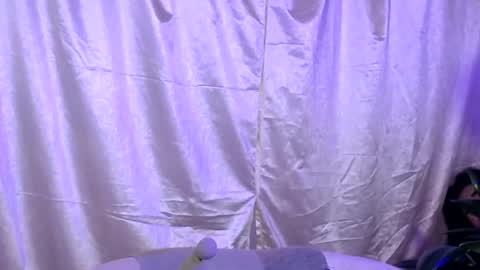 Snapshot of laura_pink01 chatting on March 2, 3:45 am laura_pink01 online show from March 2, 3:45 am