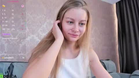 Snapshot of laura_pudd chatting on October 3, 8:33 am Laura online show from October 3, 8:33 am