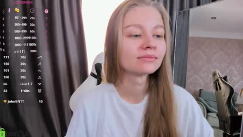 Snapshot of laura_pudd chatting on October 4, 8:45 am Laura online show from October 4, 8:45 am